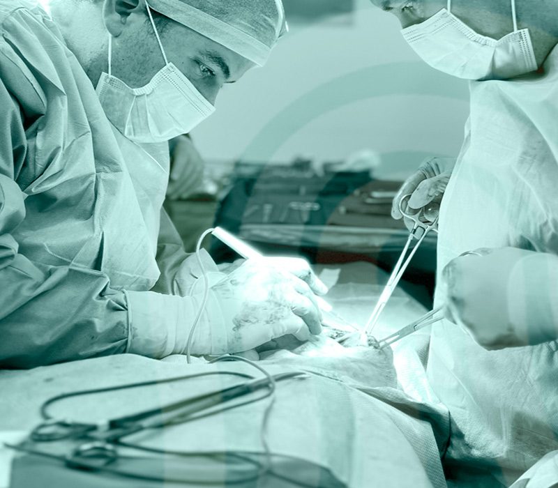 Dr. Álvaro Apéstegui, cirujano especialista en hernias de pared abdominal, Costa Rica